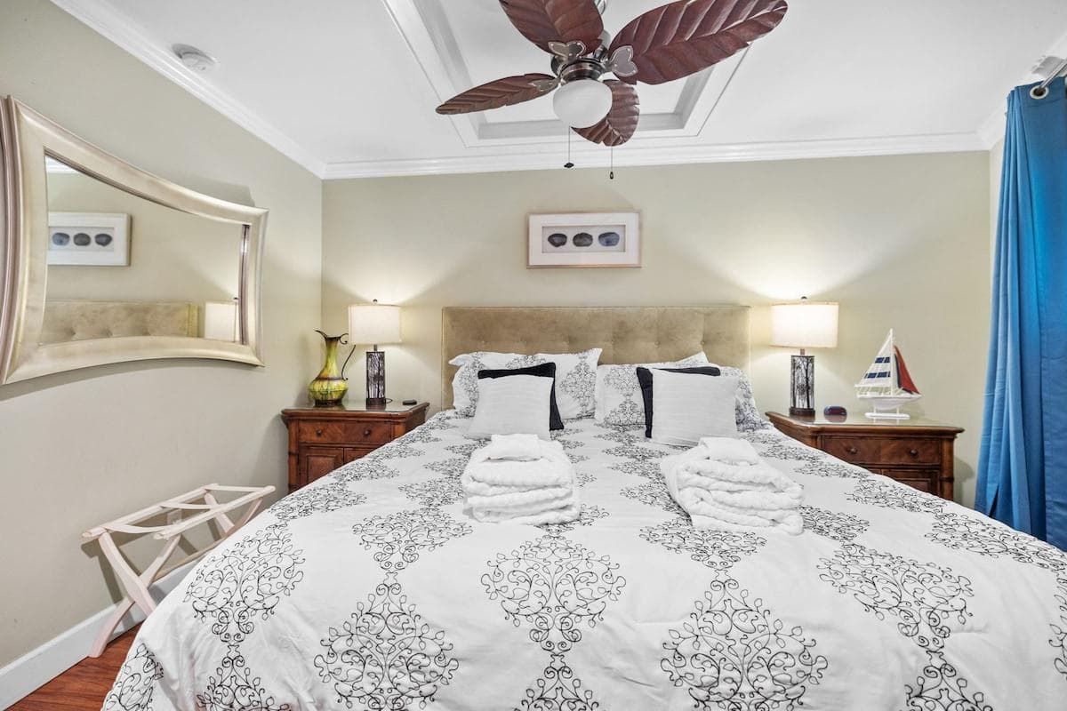 King bed with luxurious memory foam mattress